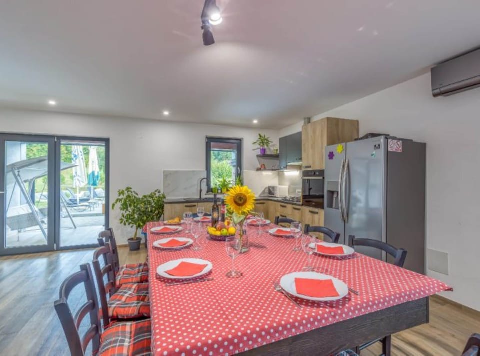 House (Four Bedroom Holiday House Mali Raj w) | Dining room