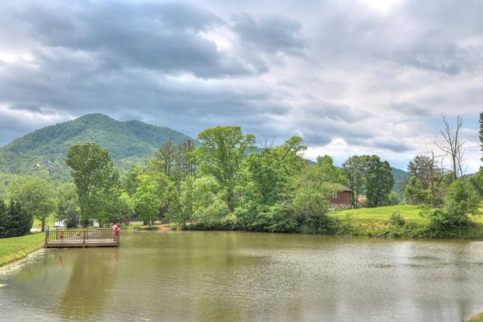 Guests at Bearly A Care will receive access to the year-round fishing pond at Honeysuckle Meadows. Hours are 10am-dark. Fishing poles and bait are available for purchase. The fishing pond is located 0.2 miles from the cabin.