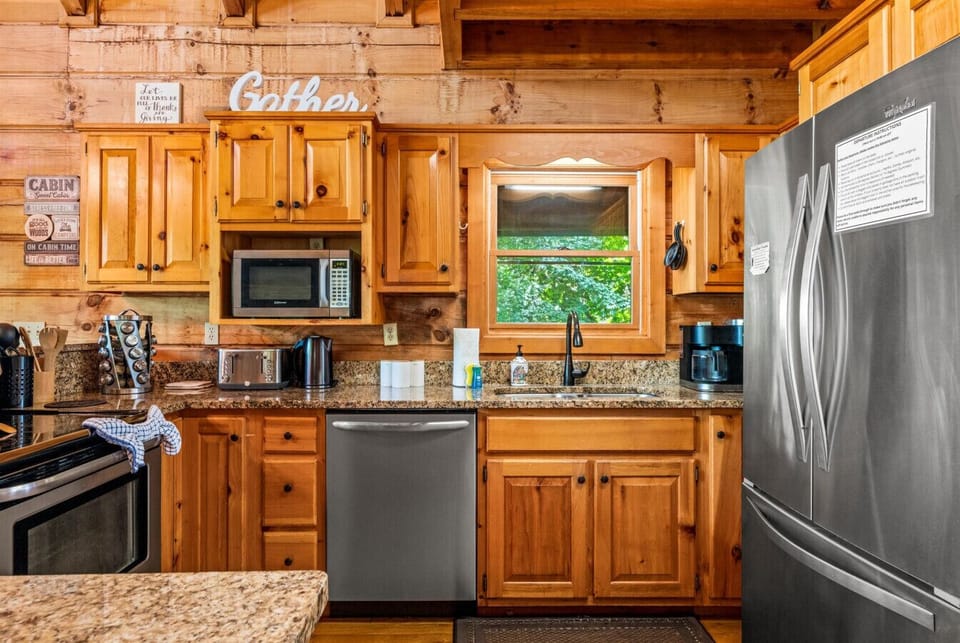 Whip up breakfast before heading out or gather for a family dinner at home. With stainless appliances and ample counter space, everything you need is right here.