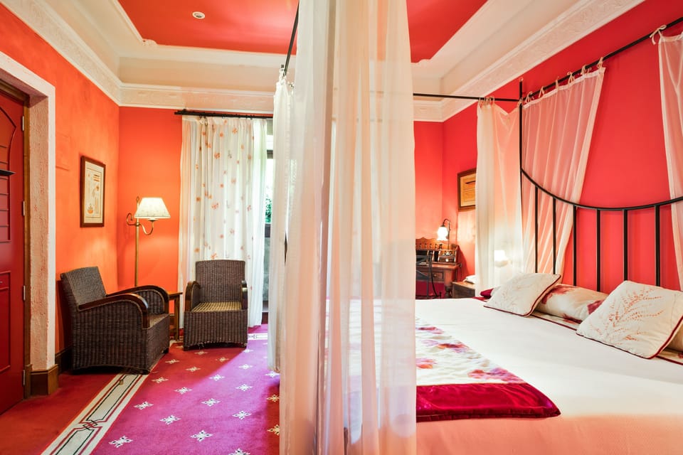 Egyptian cotton sheets, premium bedding, minibar, in-room safe