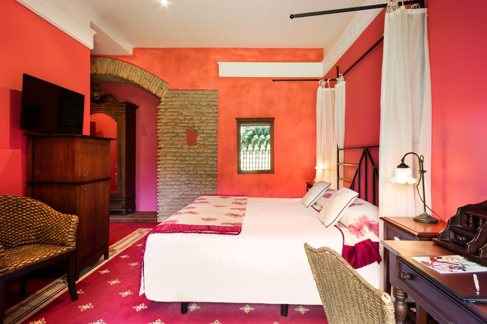 Egyptian cotton sheets, premium bedding, minibar, in-room safe