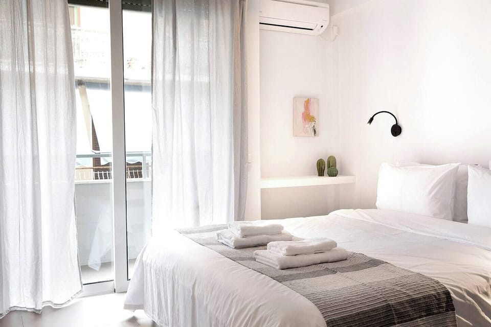 Bedroom &amp; balcony
