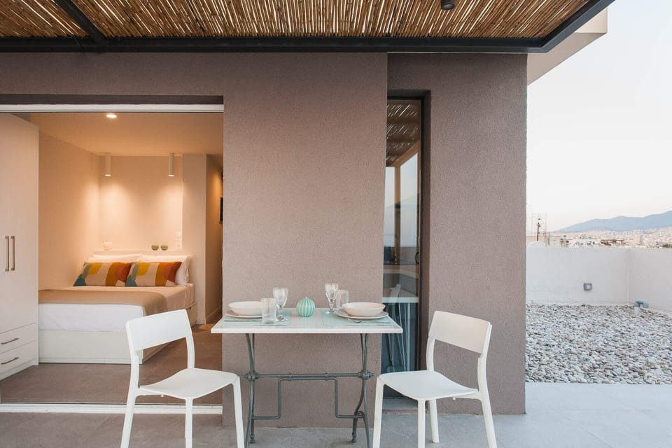 Veranda dinner table