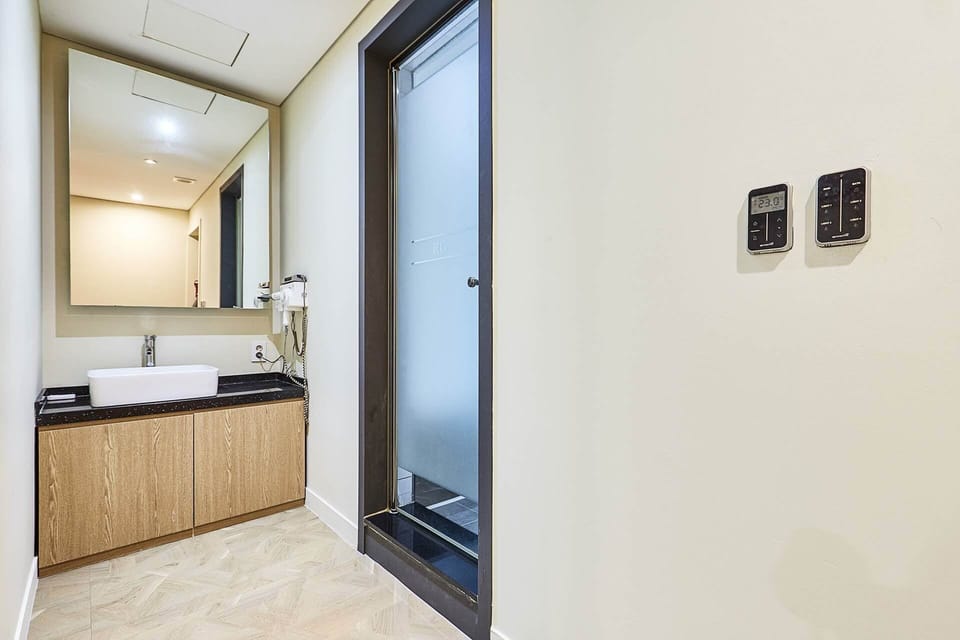 Business | Bathroom | Hair dryer, towels, soap, shampoo