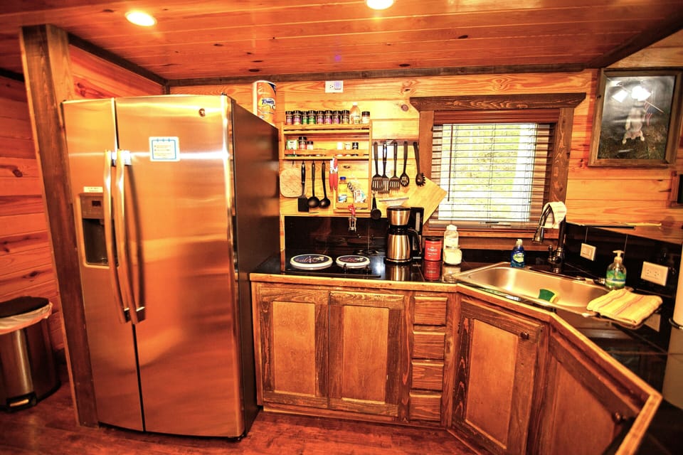 Family Cabin, Hill View | Private kitchen