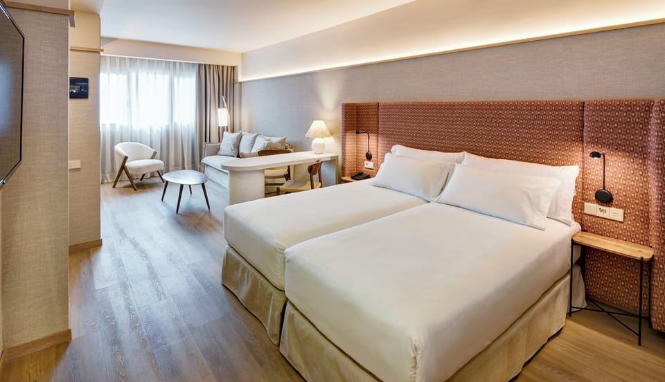 Junior Suite | Premium bedding, minibar, in-room safe, desk