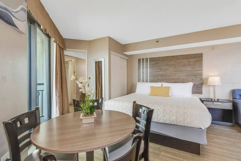 Relax and recharge in the relaxing view and smell of the ocean