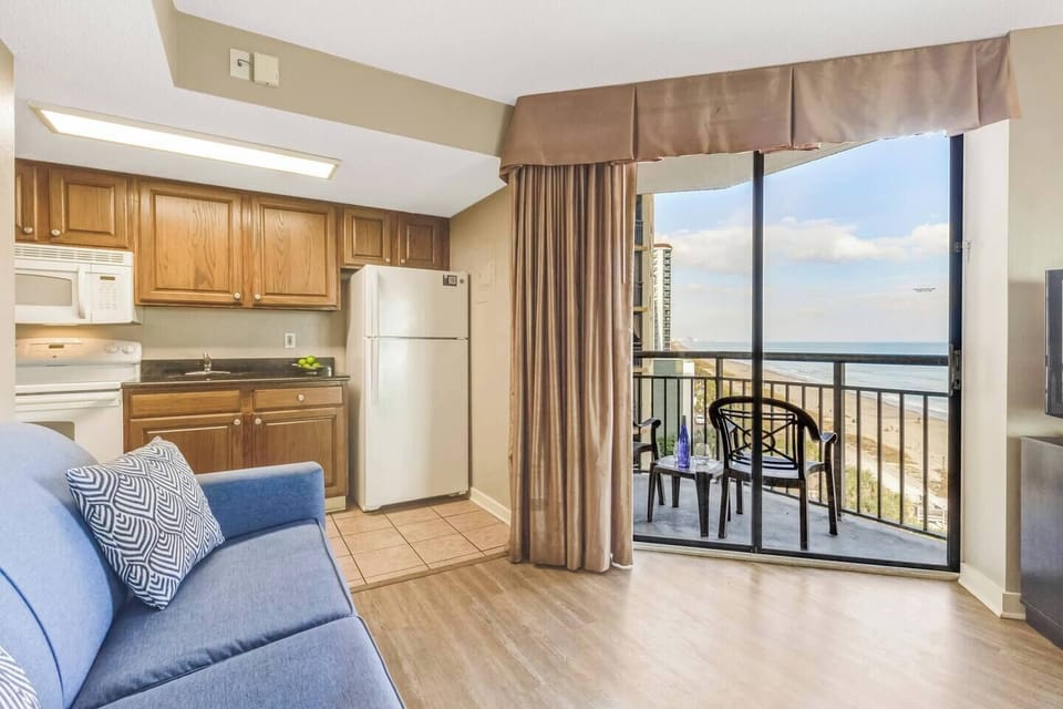 Relax and recharge in the relaxing view and smell of the ocean