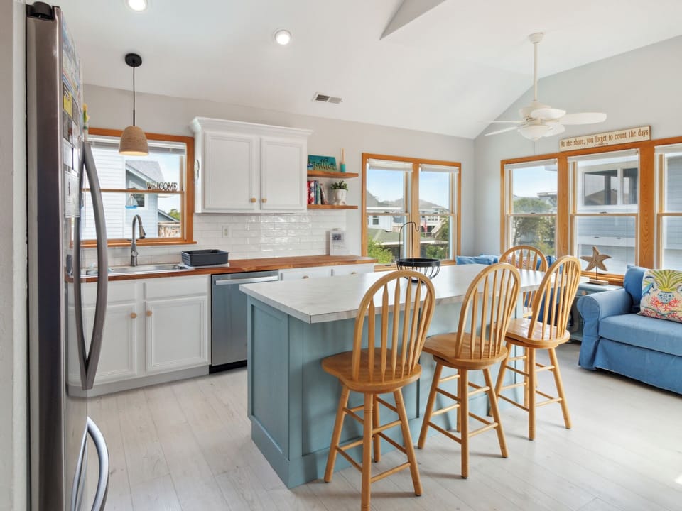Enjoy snacks at the Top Level Kitchen Counter.