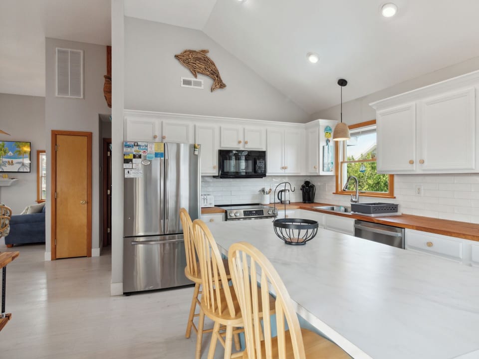 Enjoy snacks at the Top Level Kitchen Counter.