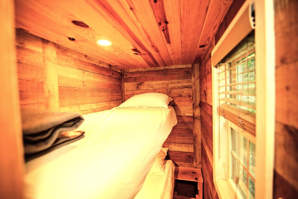 Family Studio, Hill View | Iron/ironing board, free WiFi