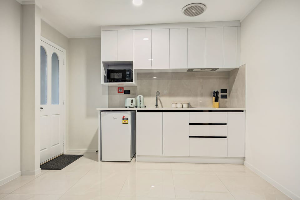 Luxury Suite, 1 Bedroom | Private kitchen | Fridge, microwave, stovetop, cookware/dishes/utensils