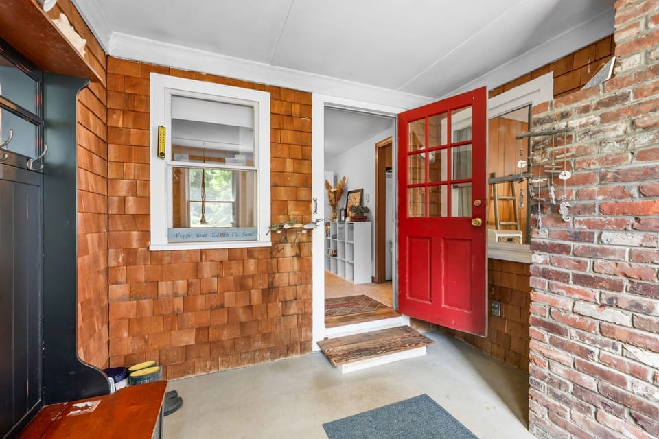 Inviting Entrance Way