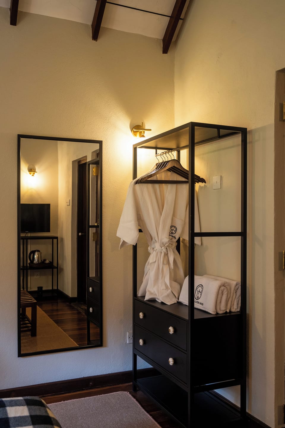 Pedro Suite - Premier Suite | In-room safe, desk, laptop workspace, blackout drapes