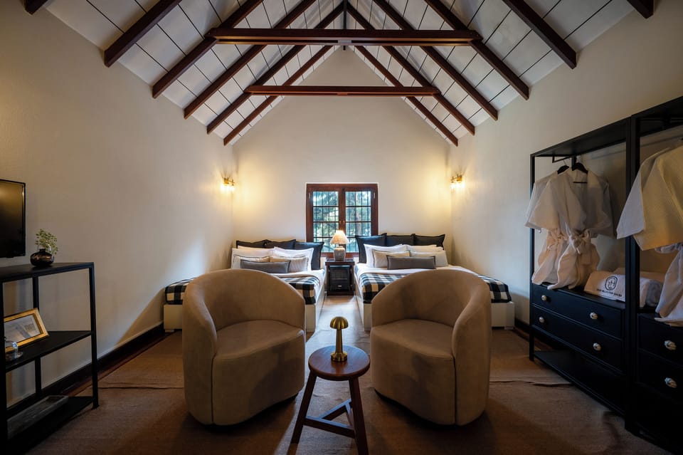 Blue Field - Family Suite | In-room safe, desk, laptop workspace, blackout drapes