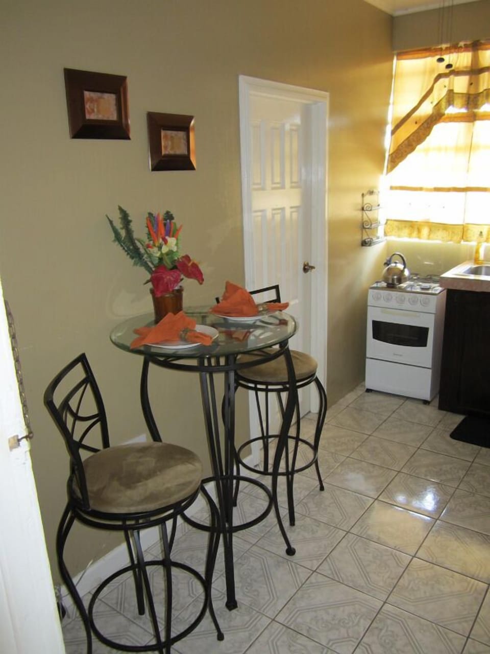 Standard Room | In-room dining