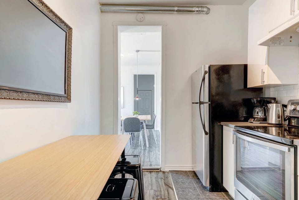 Enjoy your morning coffee at this sunny breakfast bar.
