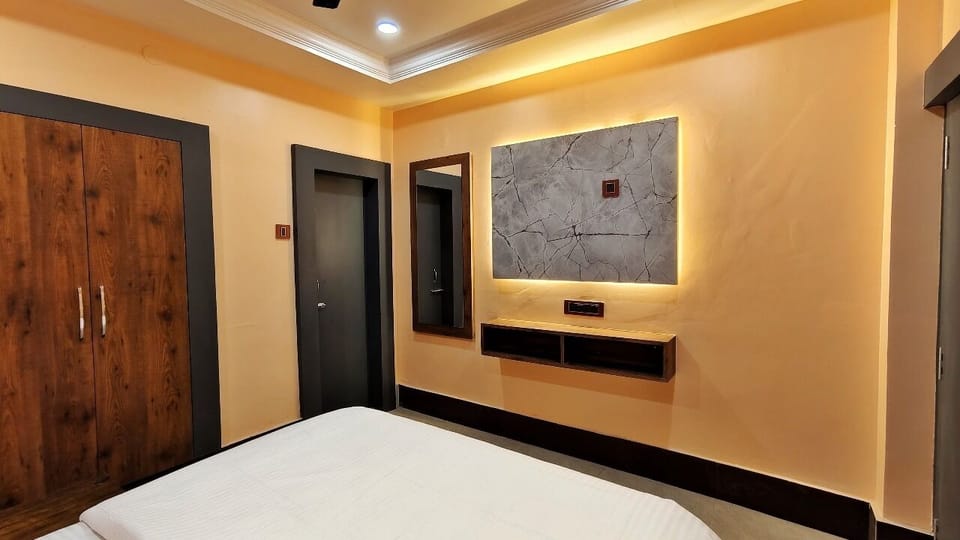 Deluxe Room | Premium bedding, memory foam beds, desk, WiFi (free)