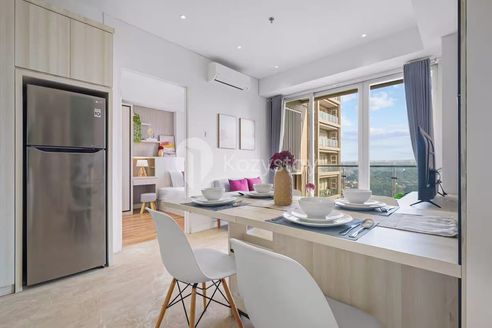 Apartment, 3 Bedrooms, City View | Living area | 43-inch Smart TV with cable channels, Netflix, streaming services