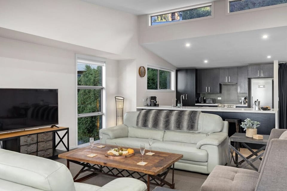 Lounge and kitchen