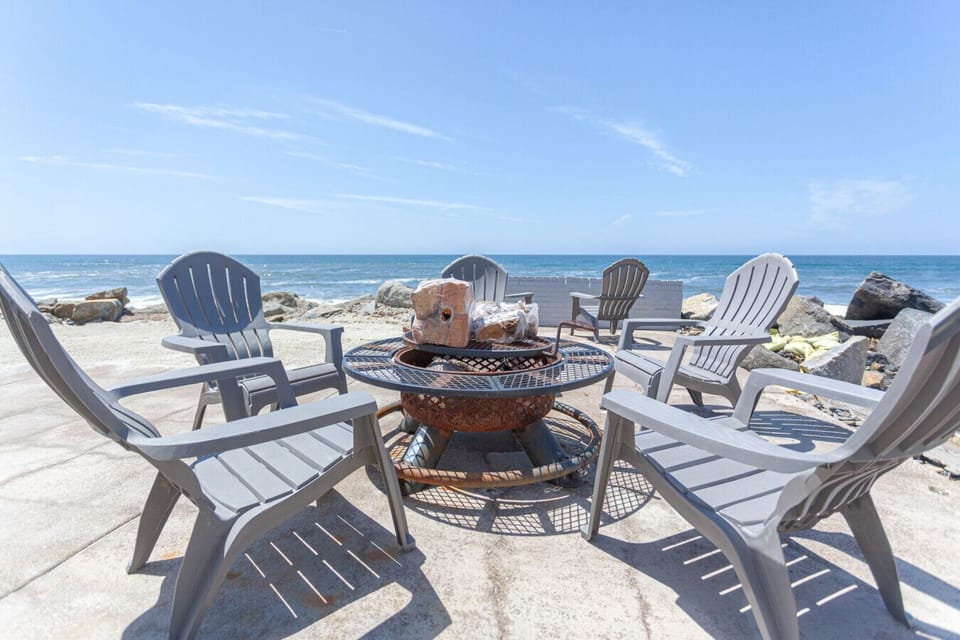 `Best beachfront rental in Oceanside California.` `Family-friendly beach house near Oceanside Pier.` `Pet-friendly oceanfront vacation rental.` `Large beachfront home for family reunions.` `Walkable beach house near restaurants and coffee shops.` `Luxury 