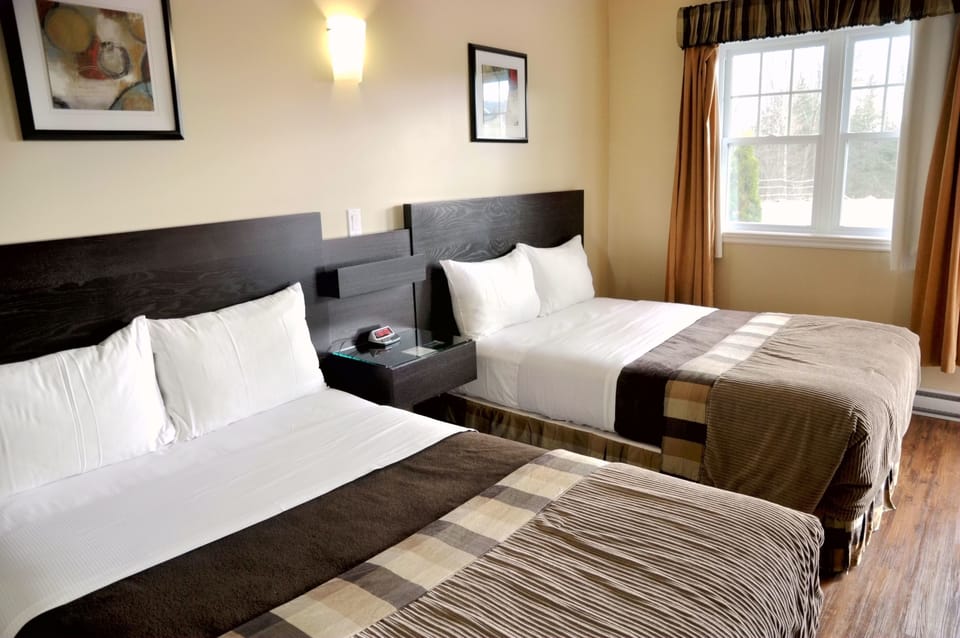 Standard Room, 2 Double Beds | Desk, free WiFi