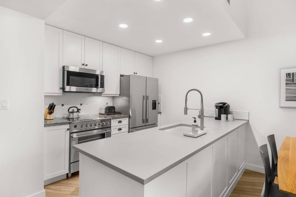 The convenient location of the Capitol Peak Condos makes it so you can head back to your condo for lunch!