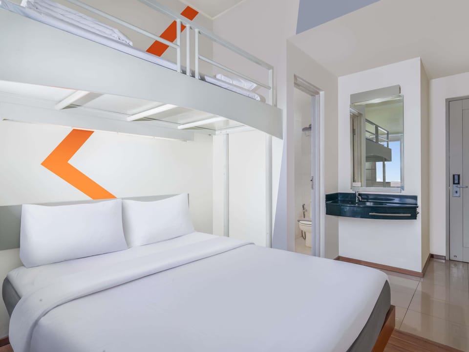 Standard Room, Multiple Beds | Premium bedding, desk, free WiFi, bed sheets