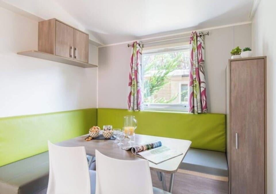 Comfort Mobile Home, 3 Bedrooms | Living area