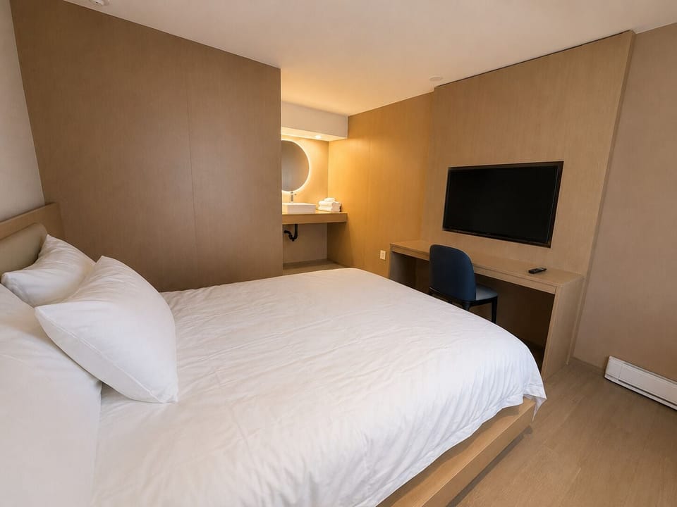 Deluxe Room, 1 Queen Bed, Non Smoking (in room) | Desk, iron/ironing board, free WiFi, bed sheets