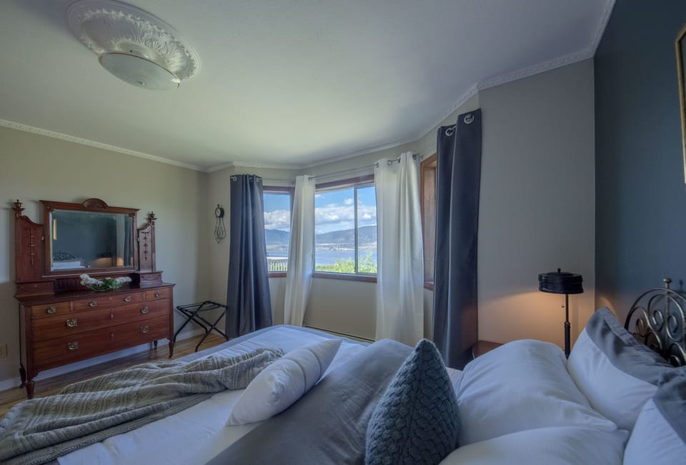 Deluxe Suite, 2 Bedrooms, Lake View | 1 bedroom, premium bedding, pillowtop beds, individually decorated