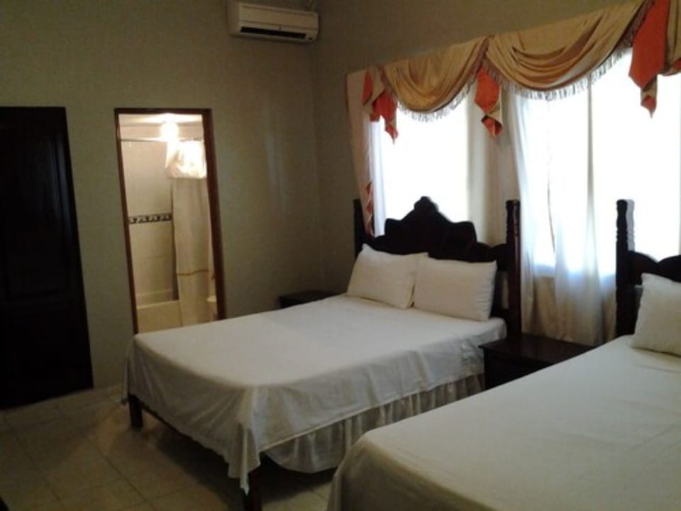 Double Room | In-room safe, desk, free cribs/infant beds, rollaway beds