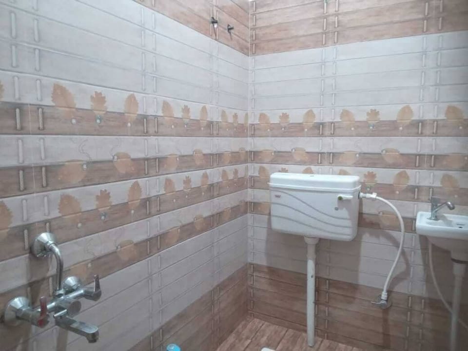 Basic Triple Room | Bathroom