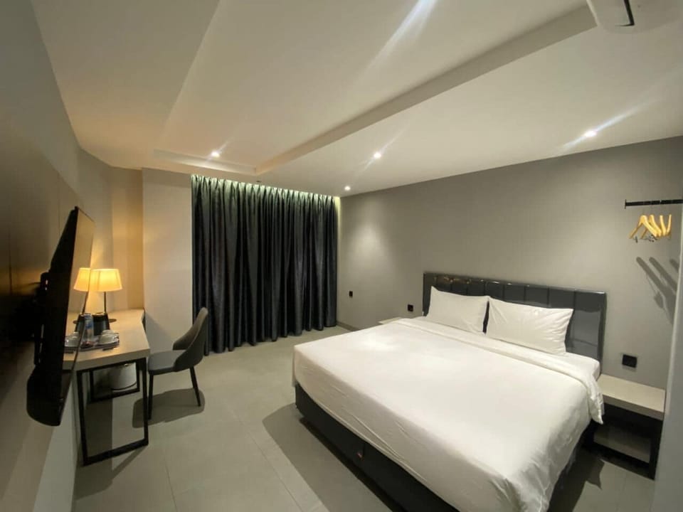Grand Double or Twin Room | Desk, WiFi (free), bed sheets
