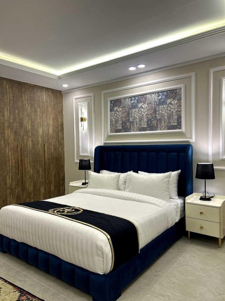 Classic Suite, 1 Queen Bed, Non Smoking, Pets Not Allowed | Soundproofing, bed sheets