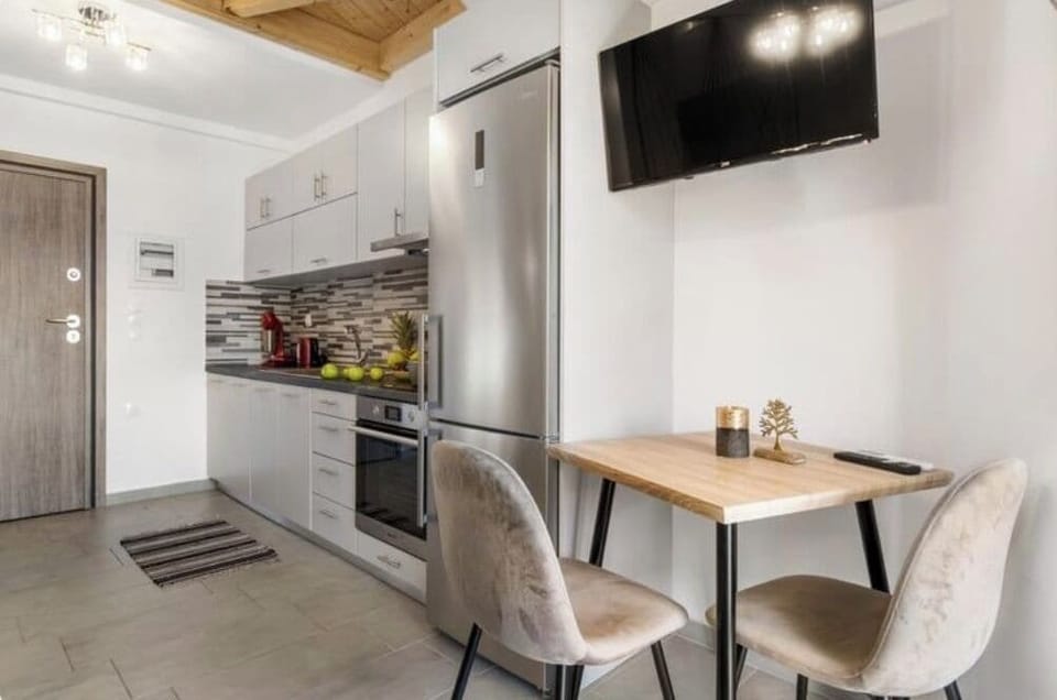 Deluxe Apartment, Sea View | Private kitchen | Full-size fridge, oven, stovetop, electric kettle