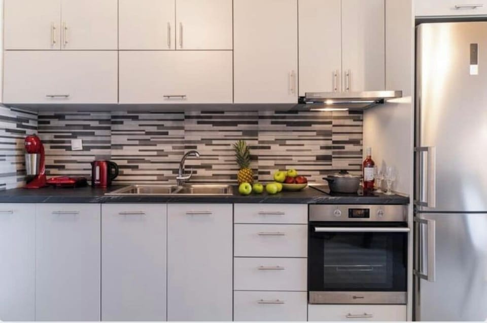 Deluxe Apartment, Sea View | Private kitchen | Full-size fridge, oven, stovetop, electric kettle