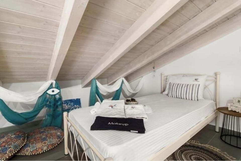 Deluxe Apartment, Sea View | Iron/ironing board, free WiFi