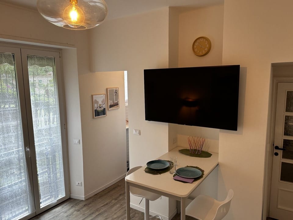 Studio, 1 Double Bed | Living area | 43-inch Smart TV with digital channels