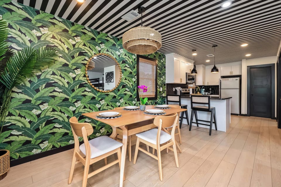 Vibrant tropical vibes with a chic dining space for unforgettable meals!