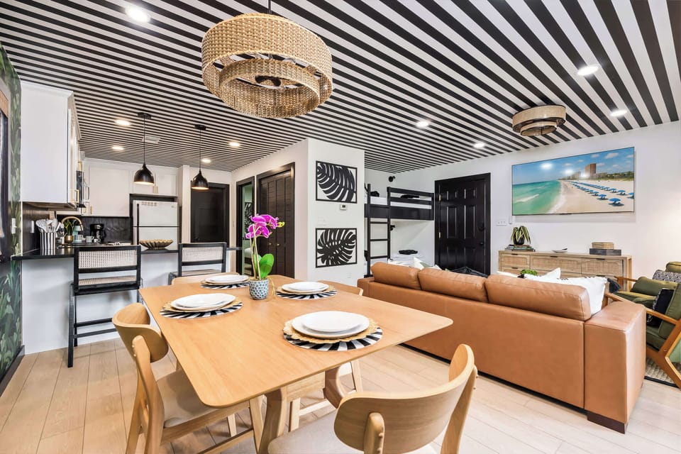Vibrant tropical vibes with a chic dining space for unforgettable meals!
