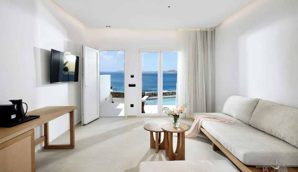Premium Luxury Suite With Small pool with Sea View | Soundproofing, free WiFi