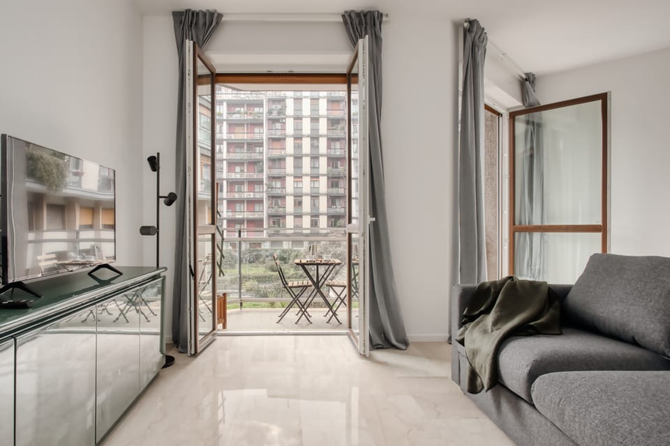 Apartment, 3 Bedrooms, Balcony, Courtyard View | Living area | 43-inch Smart TV with digital channels