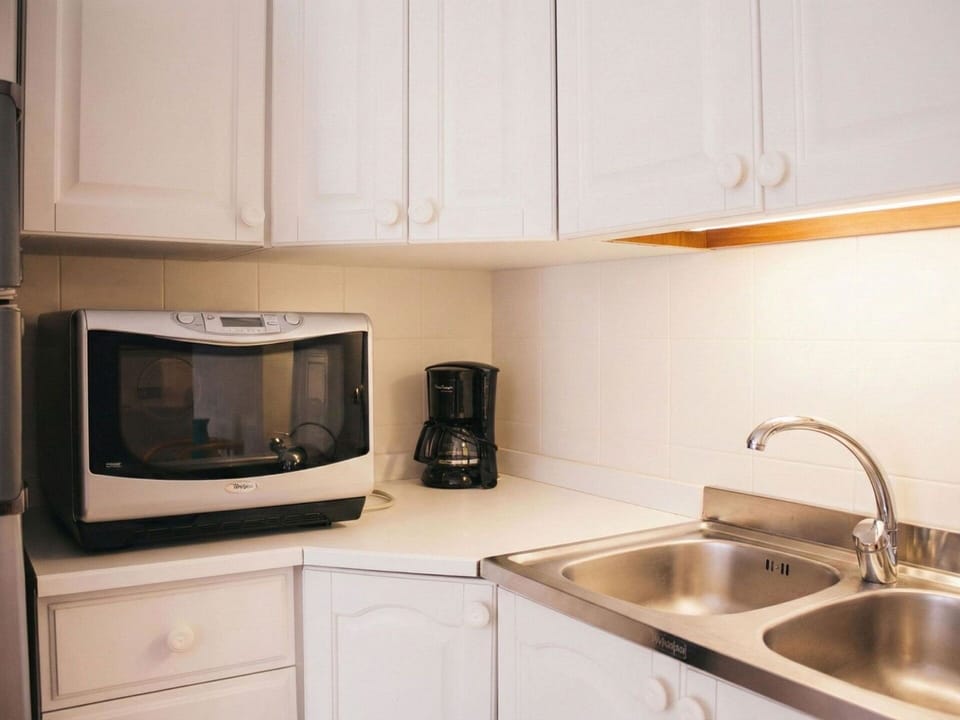 Kitchen Appliance, Major Appliance, Countertop, Kitchen, Cabinetry, Interior Design, Wood, Furniture, Room, Home Appliance