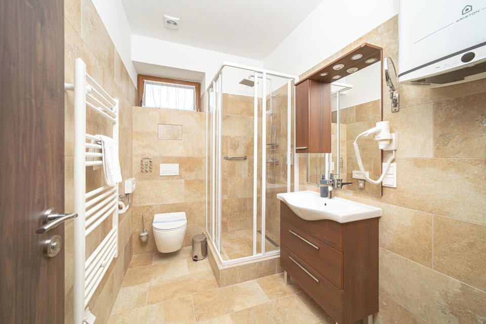 Exclusive Studio Suite, Park View | Bathroom