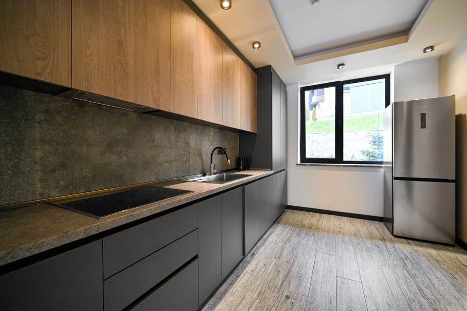 Family Cottage, Mountain View | Private kitchen | Shared fridge, microwave, highchair