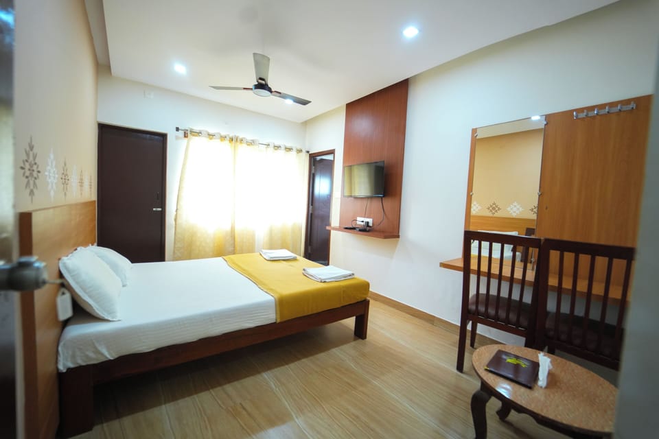 Comfort Double Room | Blackout drapes, iron/ironing board, free WiFi