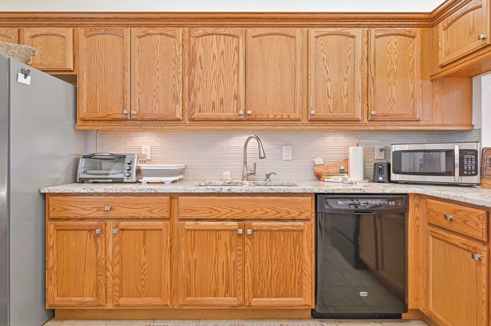 FCC204 - Fully equipped kitchen with breakfast nook