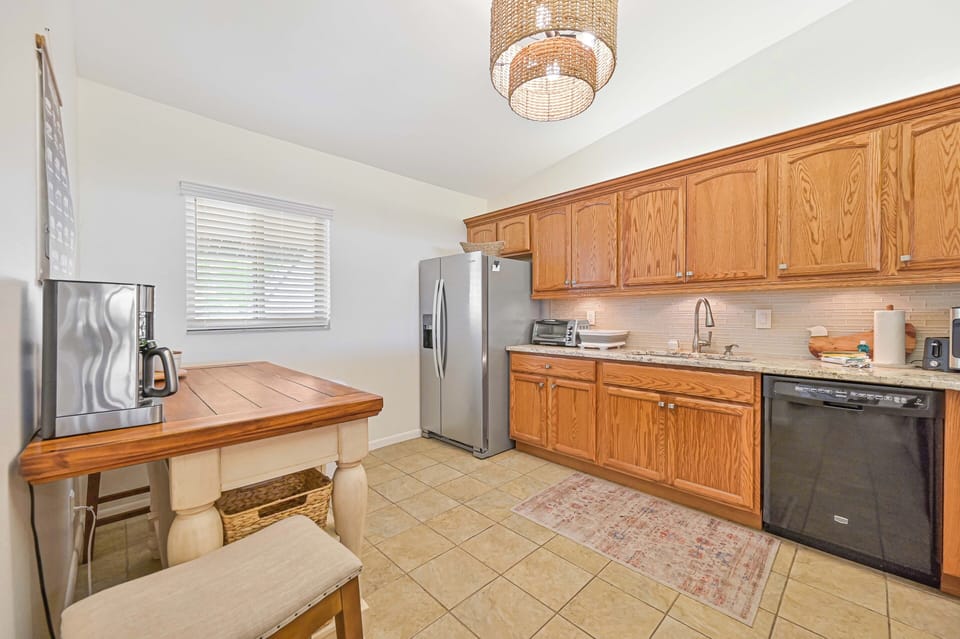FCC204 - Fully equipped kitchen with breakfast nook