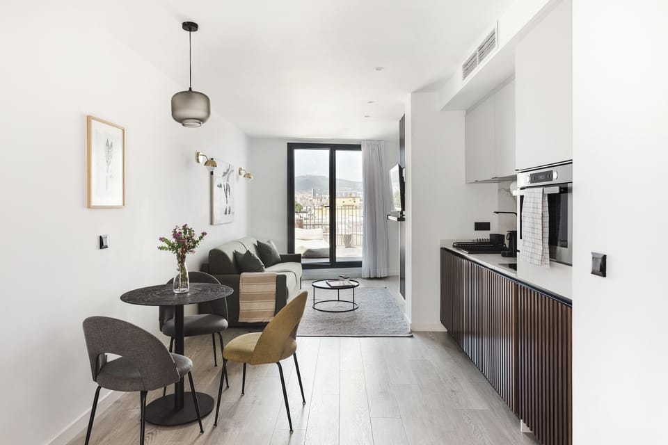 Apartment, 2 Bedrooms, Balcony | Private kitchen | Microwave, toaster, cookware/dishes/utensils, paper towels